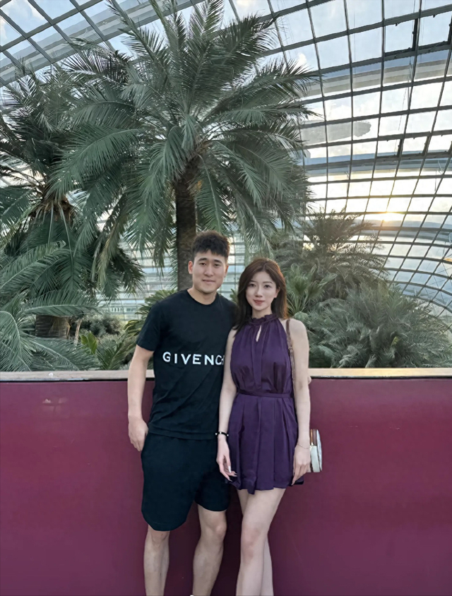 姜伟泽和女友近照，小角色逆袭，年薪275万，女友是性感美女|吉林队|中国男篮|nba|吉林市|吉林省_新浪体育_新浪新闻